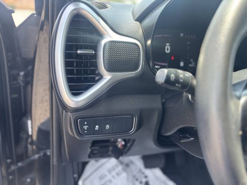 Used 2023 Kia Soul LX w/ LX Technology Package FWD image 5