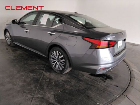 Used 2025 Nissan Altima 2.5 SV image 8