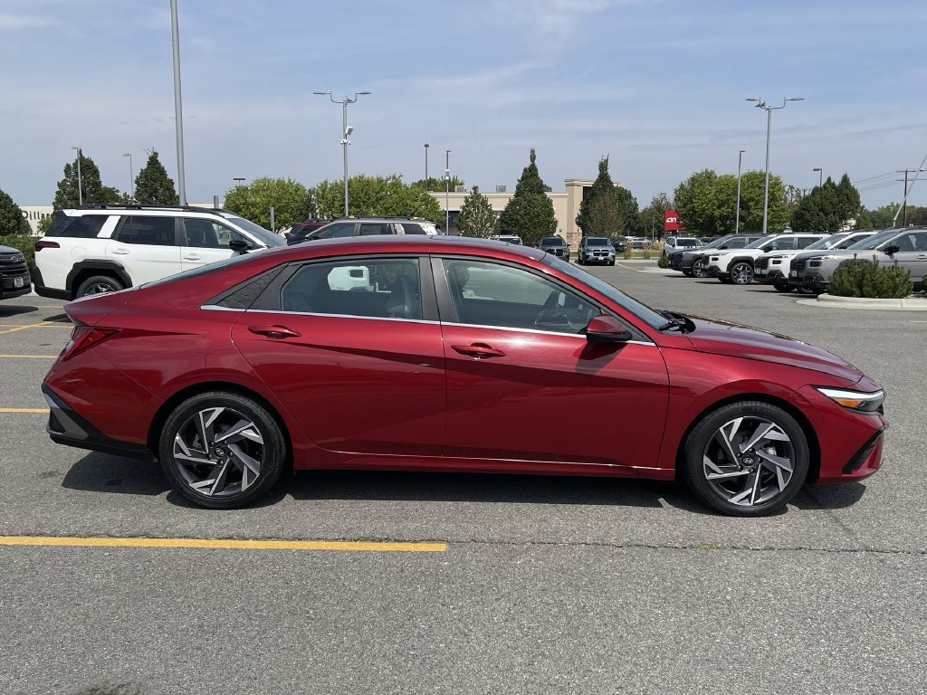 Used 2024 Hyundai Elantra Limited FWD image 11