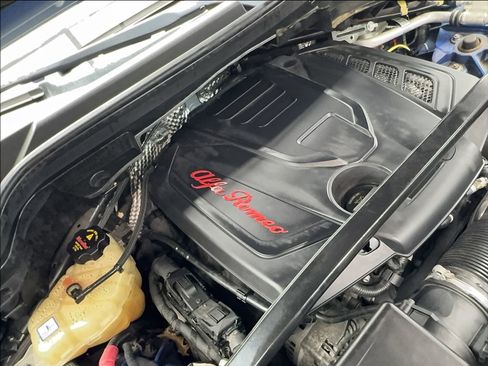 Used 2019 Alfa Romeo Stelvio Ti w/ Nero Edizione image 20