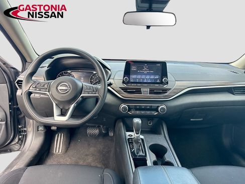 Used 2025 Nissan Altima 2.5 SV FWD image 29
