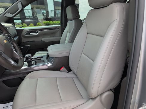 Used 2024 Chevrolet Silverado 1500 LTZ AWD/4WD image 19