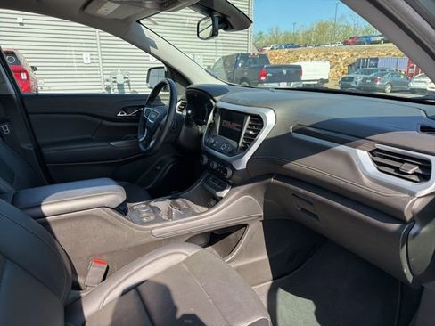 Used 2023 GMC Acadia SLT w/ Elevation Edition image 11