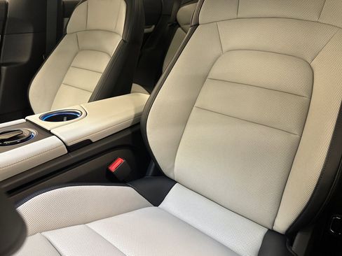 New 2025 Porsche Taycan 4S image 5