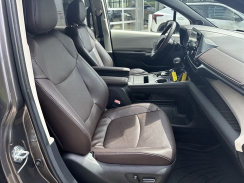 Used 2024 Toyota Sienna Platinum AWD/4WD image 26