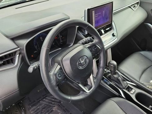 Used 2023 Toyota Corolla Cross XLE w/ Convenience Package FWD image 20