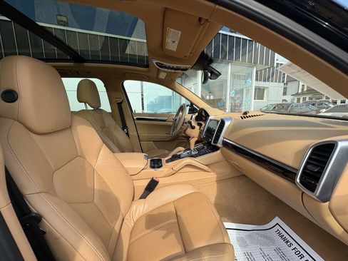 Used 2017 Porsche Cayenne Platinum Edition AWD/4WD image 12