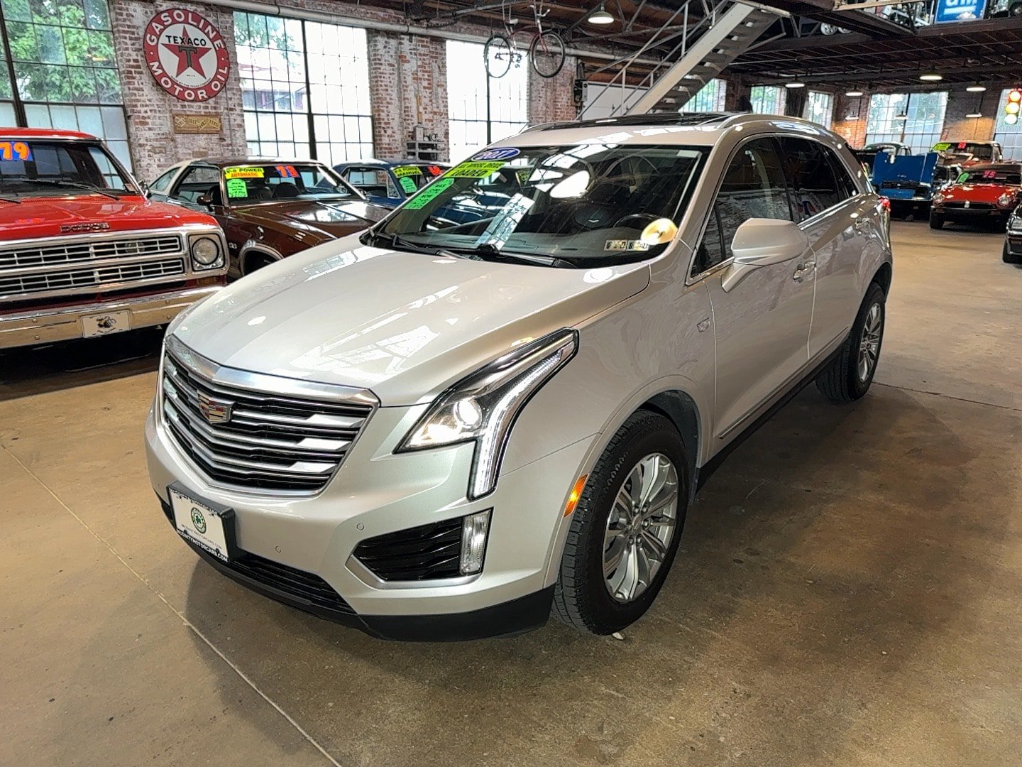 Used 2017 Cadillac XT5 Luxury w/ Driver Awareness Package AWD/4WD image 6