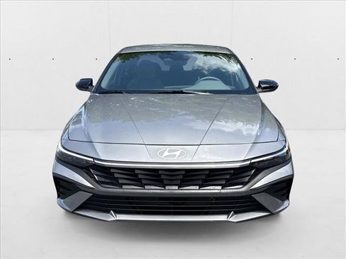 New 2025 Hyundai Elantra SEL image 6