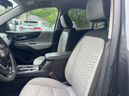 Used 2019 Chevrolet Equinox LS FWD image 3