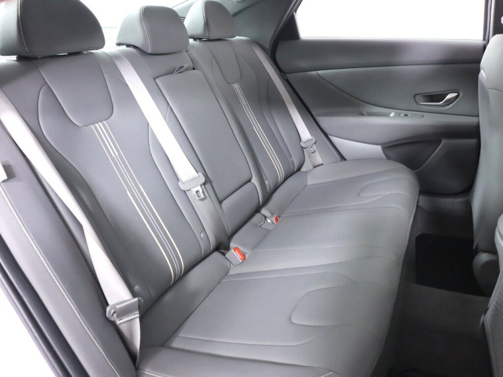 Used 2025 Hyundai Elantra SEL FWD image 38