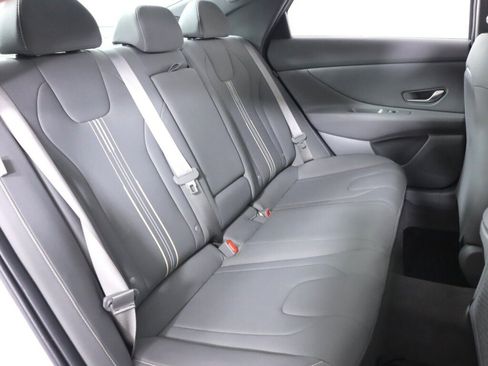 Used 2025 Hyundai Elantra SEL FWD image 38