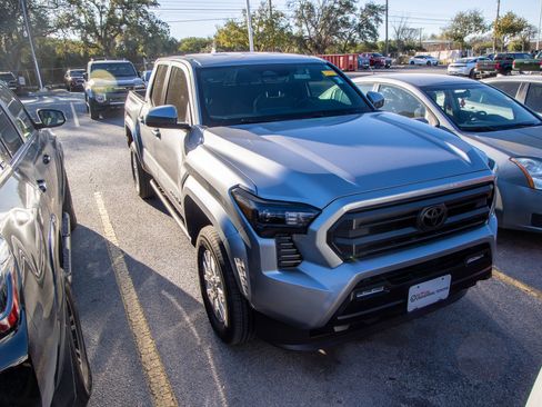 Certified 2025 Toyota Tacoma SR5 image 4