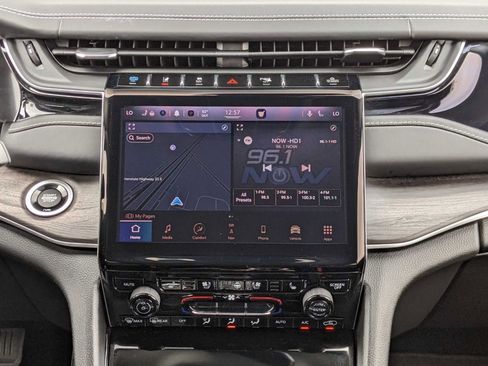 Used 2022 Jeep Grand Cherokee Limited 4xe w/ Luxury Tech Group II AWD/4WD image 12