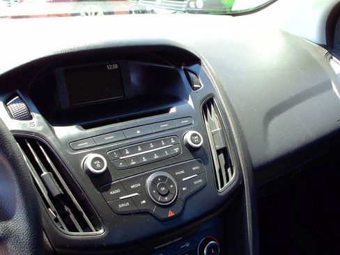 Used 2017 Ford Focus SE FWD image 10