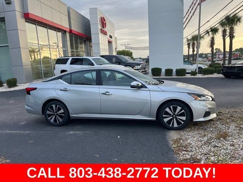 Used 2022 Nissan Altima 2.5 SV FWD image 2