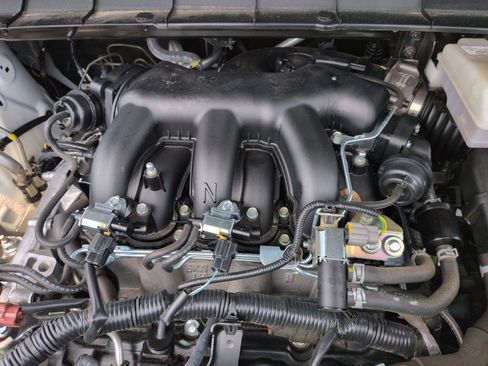Used 2025 Nissan Pathfinder SL AWD/4WD image 38