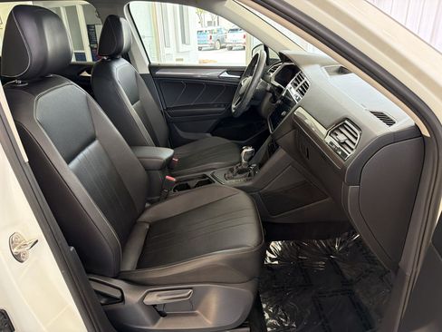 Certified 2023 Volkswagen Tiguan SE w/ Panoramic Sunroof Package FWD image 30