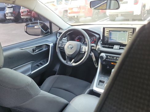 Used 2020 Toyota RAV4 LE FWD image 14