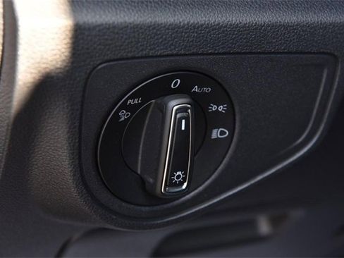 Used 2022 Volkswagen Atlas Cross Sport SE w/ Black Wheel Package image 9