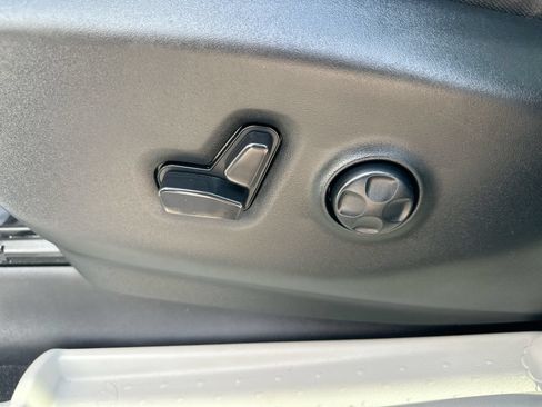 Used 2024 Chrysler Voyager LX FWD image 12