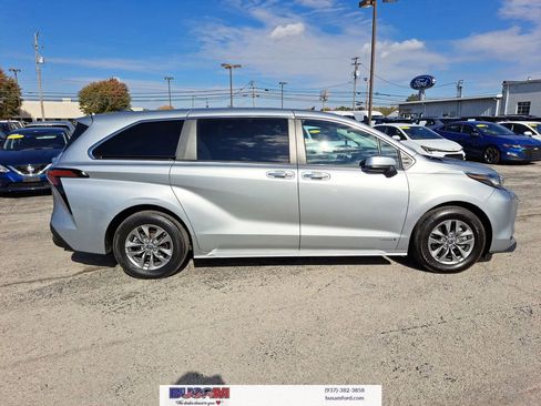 Used 2021 Toyota Sienna XLE image 24