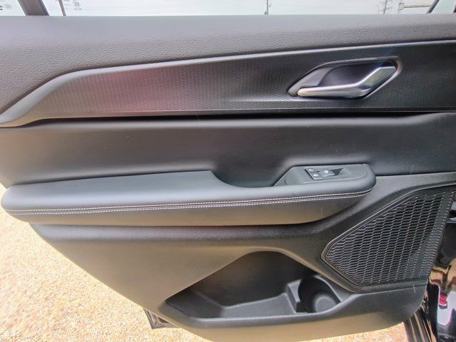 Used 2025 Jeep Grand Cherokee L Altitude RWD image 34
