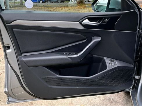 Used 2021 Volkswagen Jetta SE image 26