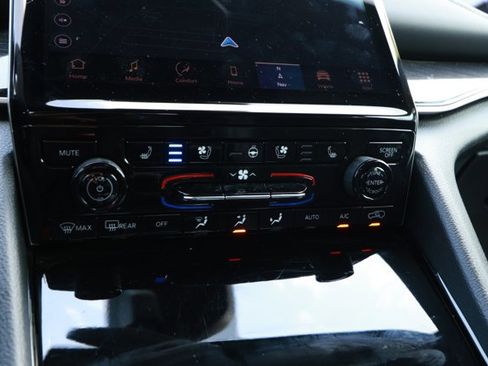 Used 2022 Jeep Grand Cherokee Trailhawk image 20