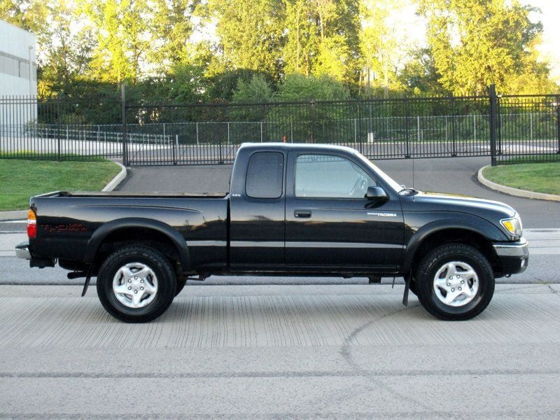 Used 2003 Toyota Tacoma 4x4 Xtracab V6 w/ SR5 Pkg image 9