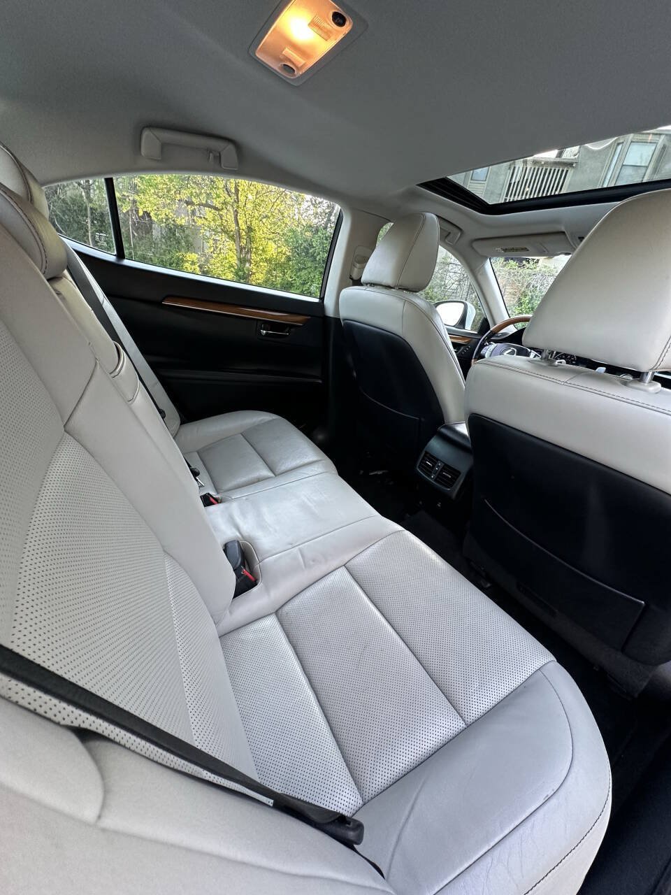 Used 2013 Lexus ES 300h w/ Luxury Pkg FWD image 17