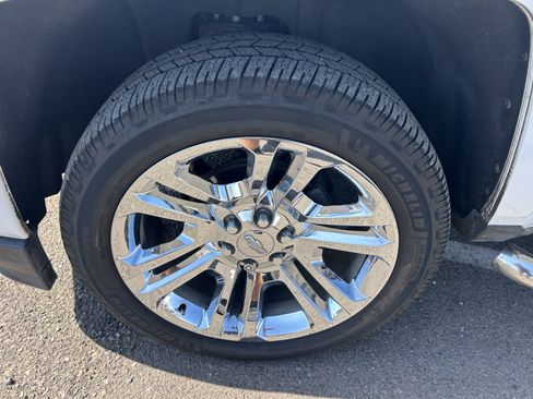 Used 2018 Chevrolet Silverado 1500 LTZ Z71 AWD/4WD image 9