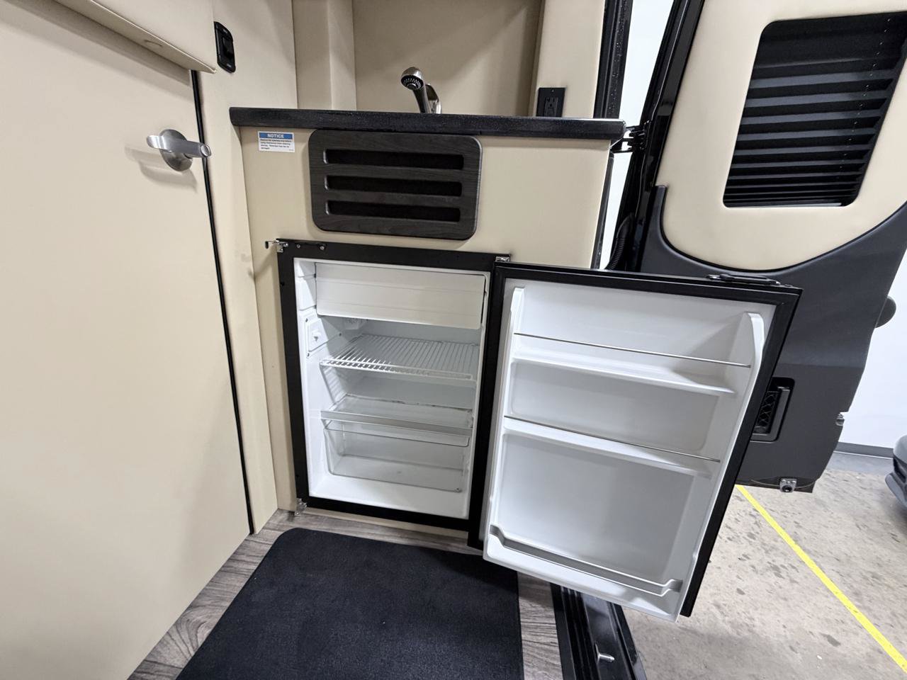 Used 2023 Mercedes-Benz Sprinter 3500 image 34