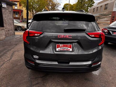 Used 2021 GMC Terrain SLE w/ Driver Convenience Package FWD image 5