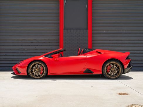 Used 2022 Lamborghini Huracan EVO RWD image 4