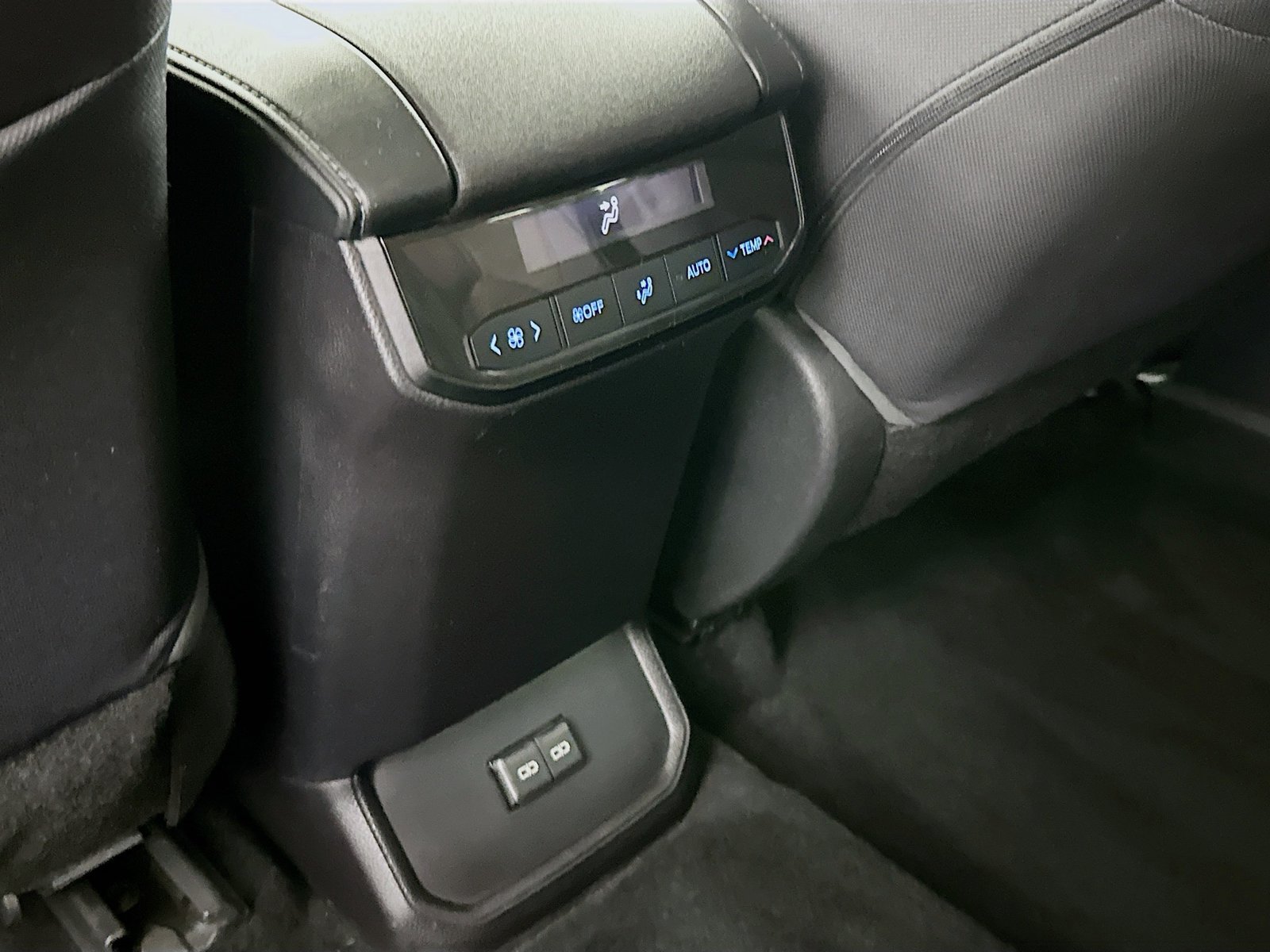 Used 2022 Toyota Highlander LE FWD image 25