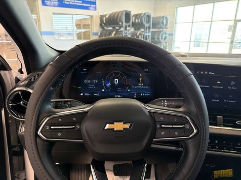 Used 2026 Chevrolet Equinox LT AWD/4WD image 17