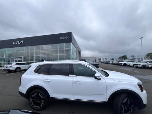 Certified 2023 Kia Telluride S AWD/4WD image 3