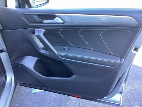 Used 2022 Volkswagen Tiguan SE R-Line image 25