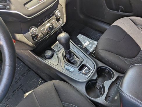 Used 2019 Jeep Cherokee Latitude w/ Popular Appearance Group AWD/4WD image 20