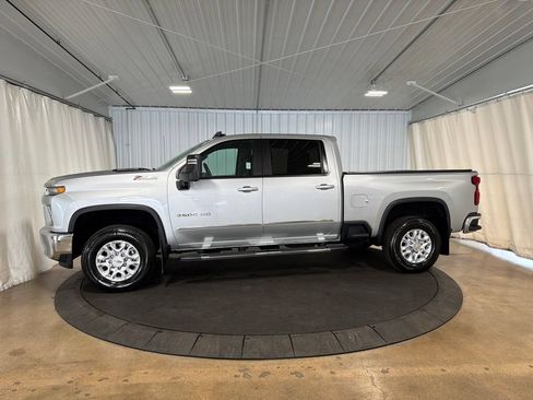 Certified 2022 Chevrolet Silverado 3500 LT w/ Convenience Package AWD/4WD image 2