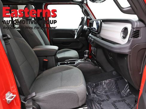 Used 2025 Jeep Wrangler Unlimited Sahara image 23