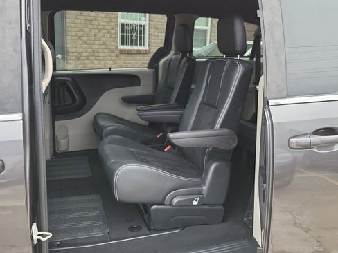 Used 2018 Dodge Grand Caravan SXT w/ Driver Convenience Group image 25