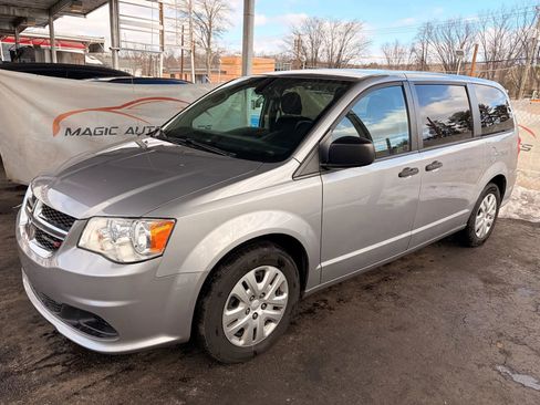 Used 2019 Dodge Grand Caravan SE image 7