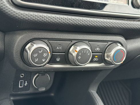 Used 2025 Nissan Kicks Play S image 20