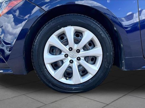 Used 2021 Toyota Corolla LE FWD image 11