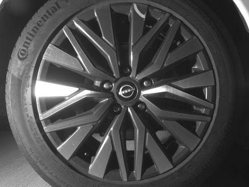 Used 2025 Nissan Altima 2.5 SV FWD image 15