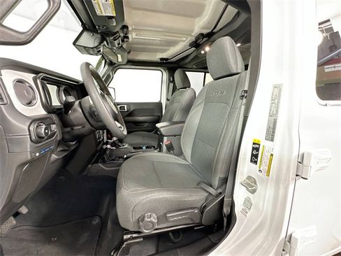 Used 2024 Jeep Wrangler Unlimited Sahara image 18