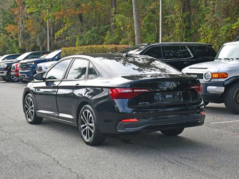 Used 2023 Volkswagen Jetta Sport image 3