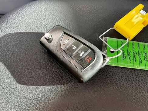 Used 2024 Toyota Camry SE image 32